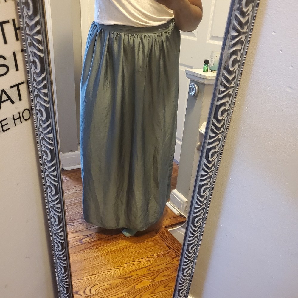 Skirts - Picture 2 of 7
